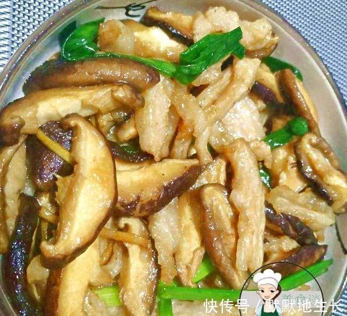 爱吃香菇放过此做法，简单炒一炒，鲜香嫩滑，连挑食的孩子都爱吃