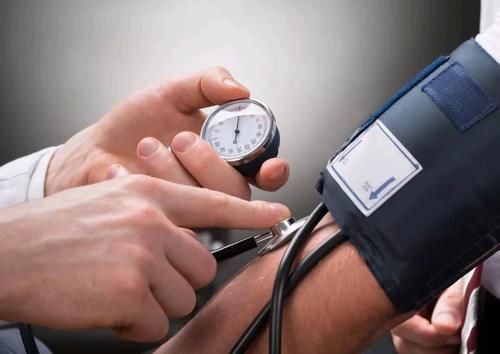 致命时刻|提醒血压高的人，高血压有三个“致命时刻”，早知道早做预防