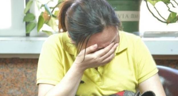 医生|四胞胎孕妈38周还不生,婆婆含泪阻止手术,医生剖开肚子吓晕了