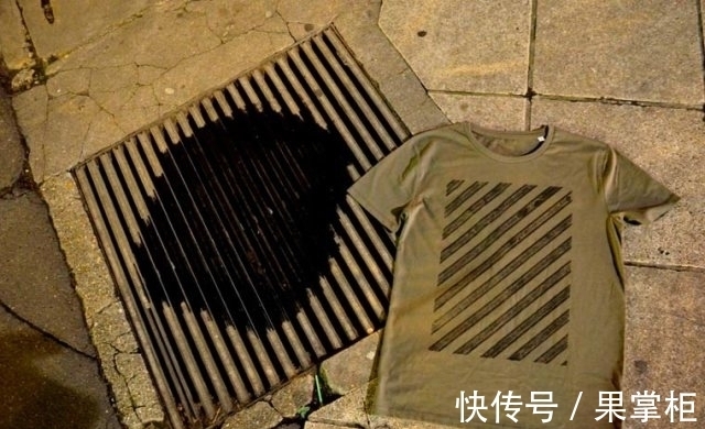 瞬间|女孩将T恤贴在井盖上,大家没懂!直到衣服拿起瞬间,都抢着买!