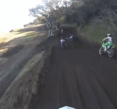 |搞笑GIF:大学宿舍的KTV包间