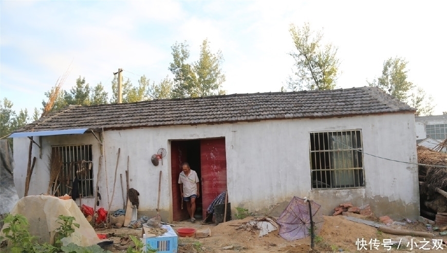 杂技|猴在我在“杂技之乡”的7旬训猴老汉与猴同吃住终生未娶