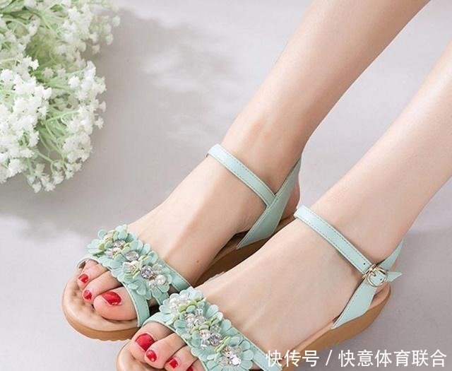 凉鞋|时尚平底凉鞋，甜美俏皮，展现了你魅力的风姿