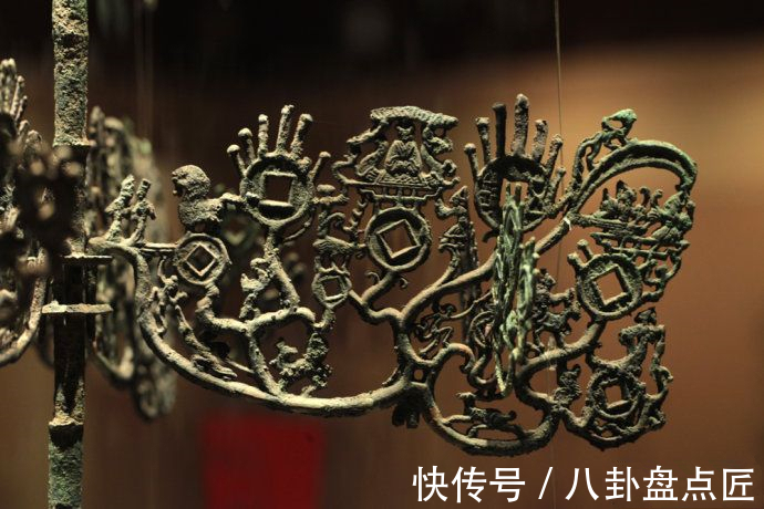 精卫填海$山海经中记载一神树,说是通往三界的桥梁,30年前在西南被发现