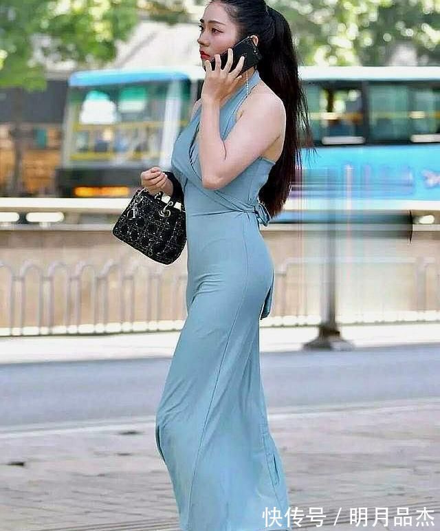 飘逸|浅蓝色飘逸连衣裙,让你时尚出街,展现青春活力