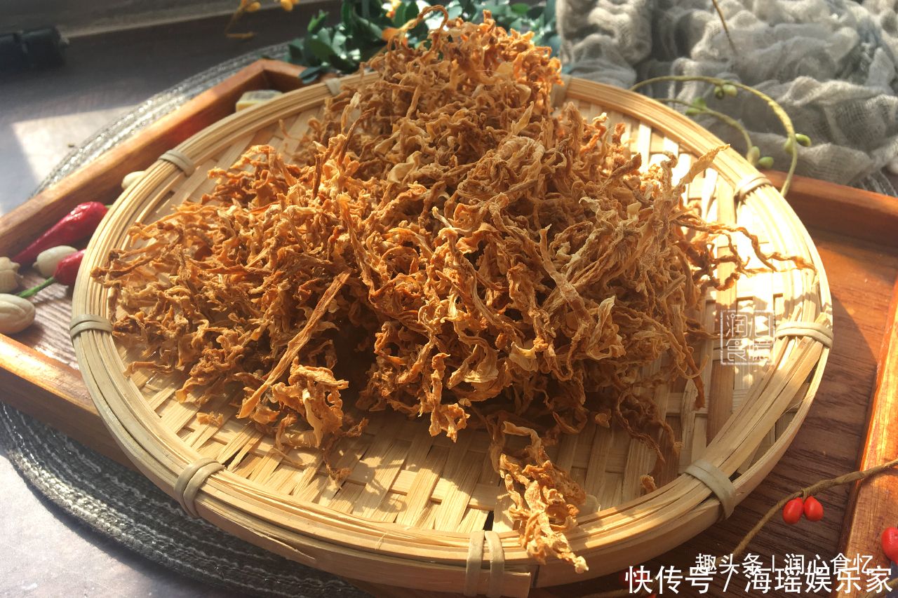 碰到|冬天,妈妈碰到这菜一买就是30斤,晒干存着,过年给家人做下酒菜