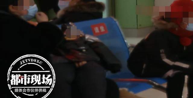 手术治疗|男孩呕吐、高烧送进医院!医生:肚子里“藏”了玩具