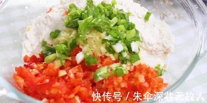豆腐丸子|一块豆腐，一个鸡蛋，这样做比红烧豆腐好吃多了，停不下筷子！