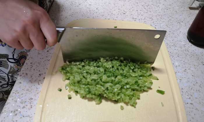 黄瓜的新鲜做法,不炒鸡蛋,不凉拌,味道鲜美,吃完一盘还想吃