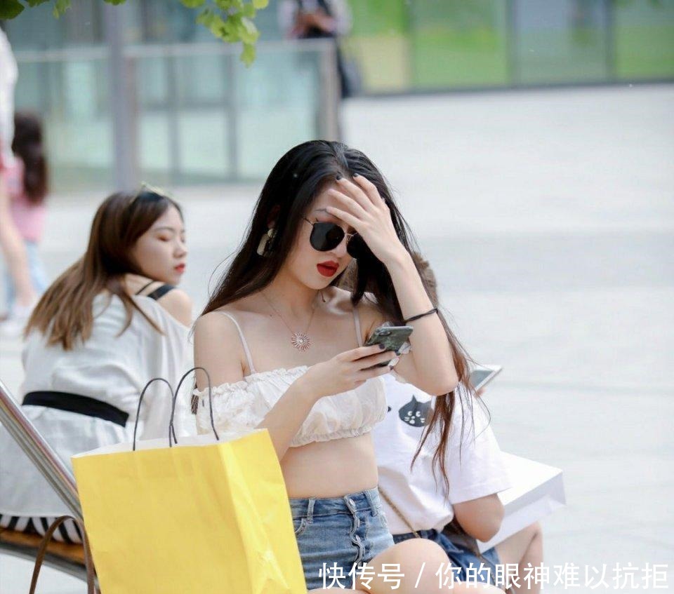 长腿热裤美女,白皙透亮的皮肤绝美!