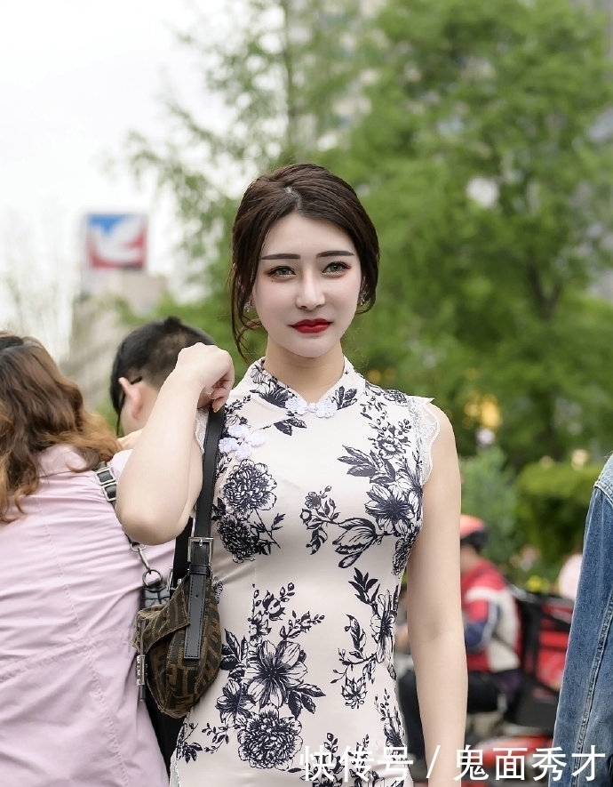 魅力|旗袍装出门,可以让你显得十分柔美,而且充满着东方女性的魅力