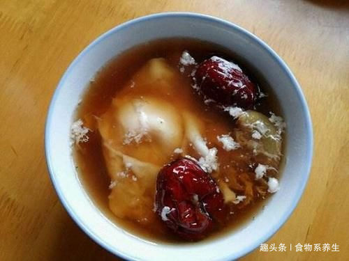 它是穷人版“阿胶”,和鸡蛋一起煮,润肤补气血,养颜,补水又淡