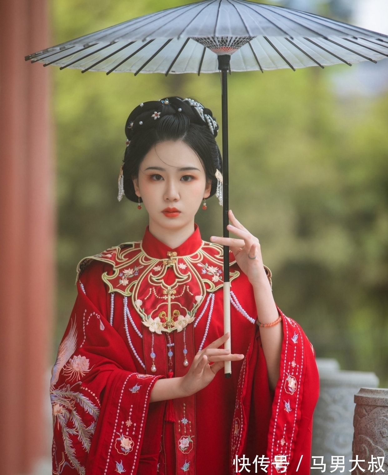 江天愁#感怀·五律:落子缘无解,书心墨有伤。江天愁似我,相看两苍茫