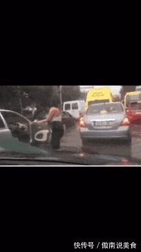 |搞笑GIF:单身久了真可怕 看什么都觉得在看美女