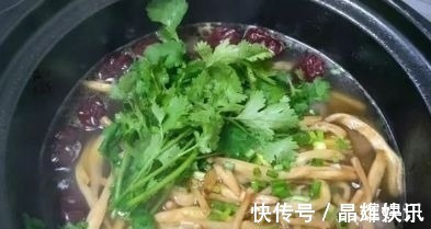 黄花菜|失眠最怕这道汤，隔2天喝1碗，一觉睡到自然醒，想睡不着都难