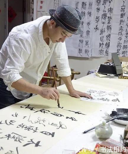 书法$“男神”黄轩的书法获好评,一手精湛的草书,气势磅礴,跌宕起伏