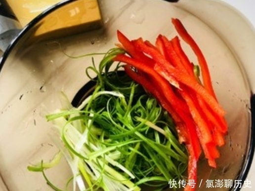 去腥|清蒸鱼,直接淋豉油鱼就“废了”!多做一步,能去腥,鱼肉也更鲜嫩!