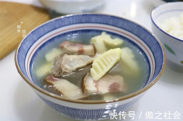 排骨|这汤太鲜了，三种食材一锅炖，不放一粒盐，现在喝正当时