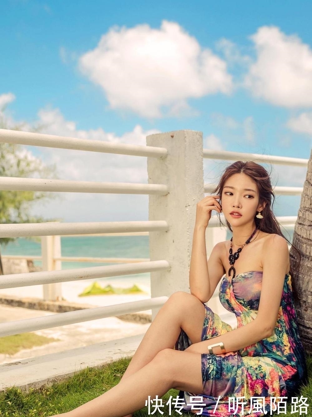 女人味 沉浸花海连衣裙,如此浪漫的女人味,等你来追寻