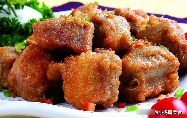 土豆淀粉|排骨这样做，不煮不炖，倒两个鸡蛋上去，出锅鲜嫩多汁，好吃下饭
