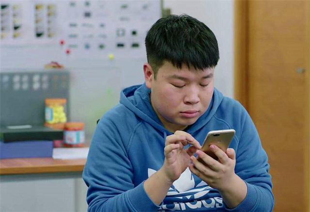 孩子|“朱”姓宝爸给娃起这名,孩子上学后整天愁眉苦脸,爸:对不起娃