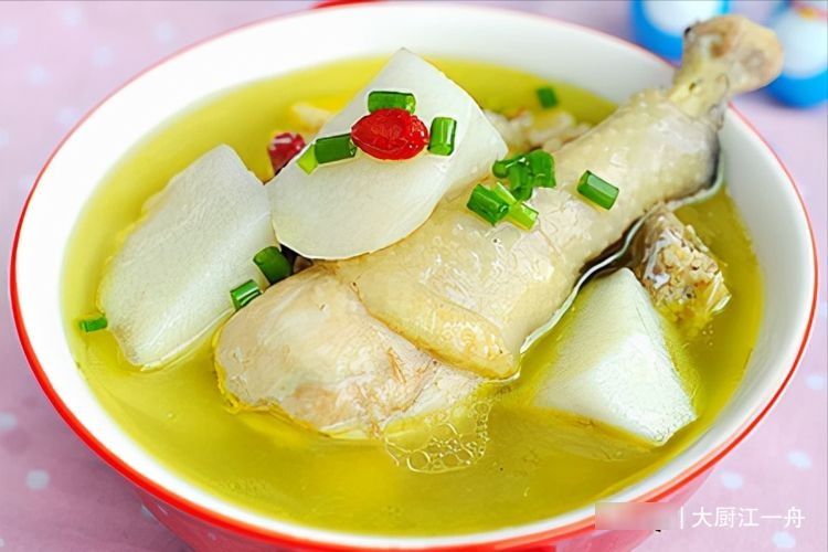 炖鸡汤时,牢记“3放2不放”,鸡汤鲜香味浓,越喝越解馋