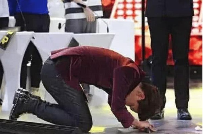 现状|当年汪涵给小五一张银行卡,小五跪地离开《天天向上》,现状如何