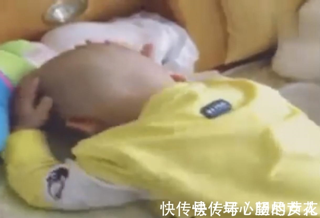 宝宝|宝宝熟睡后妈妈给他理个发型,一觉醒来宝宝谁也不理,笑喷了