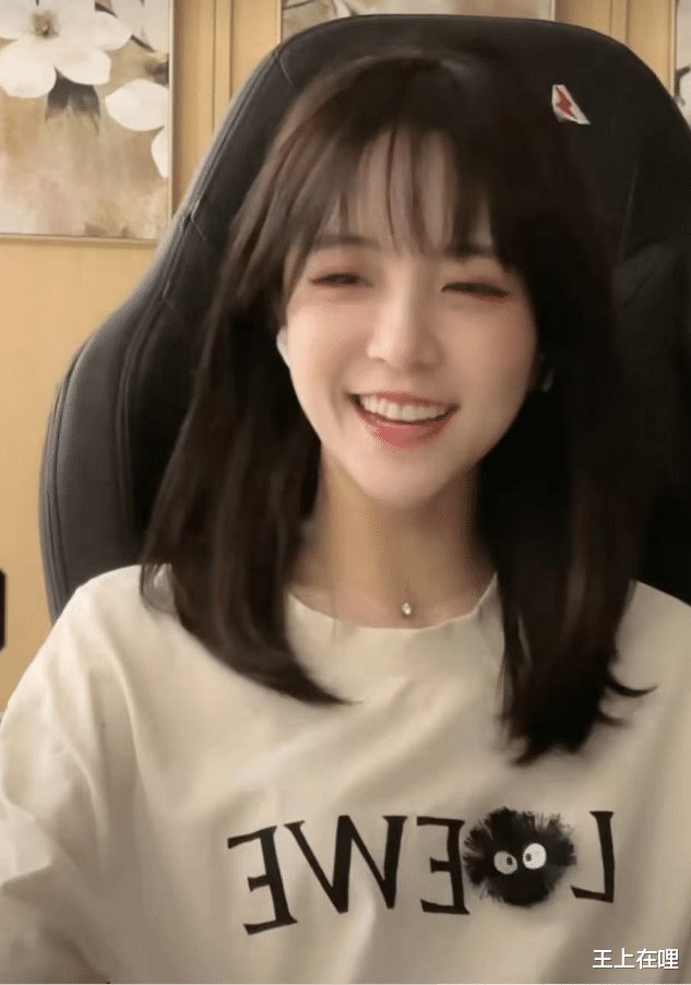 还记得被封的莉哥么?还清两亿违约金后重新复出,大变脸让人失望