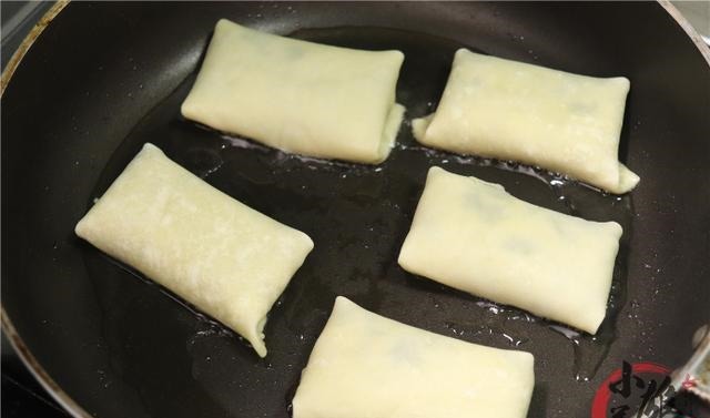 韭菜盒子怎么做才香教你一招,不破皮不露馅,皮薄馅大,真过瘾