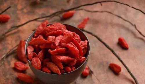 肾气不足？3种食物是男人的“加油站”，每天吃一点，补肾益气