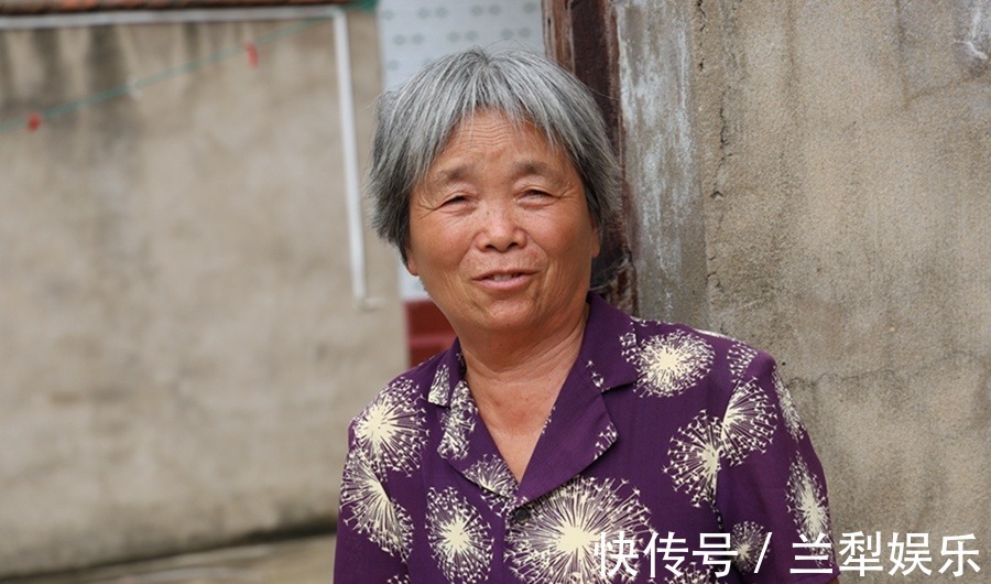 我,38岁,顶着偏见投身乡村演艺圈,为了生活,一切都很值得