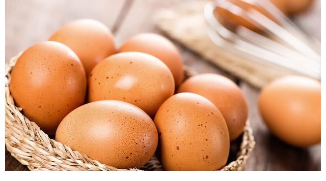 鸡蛋要不要放冰箱？分享一种保存技巧，简单实用，鸡蛋久放不易坏