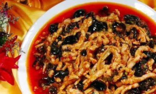 美食推荐：萝卜焖排骨，鱼味猪肉，豆腐泡炒肉，芹菜炒鱿鱼的做法