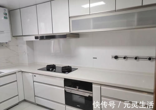 瓷砖|厨房墙面不一定要贴瓷砖，换上这种新材料，比瓷砖抗污耐磨数十倍