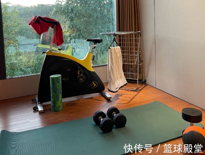 灌篮高手|郭艾伦更新隔离生活！晒四训练设备，餐食丰富诱人，自拍照不能少