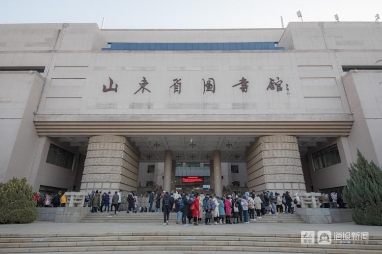 排队|还有10天考研：济南学子图书馆排队“抢座”复习 保安：早上6：30就有来的