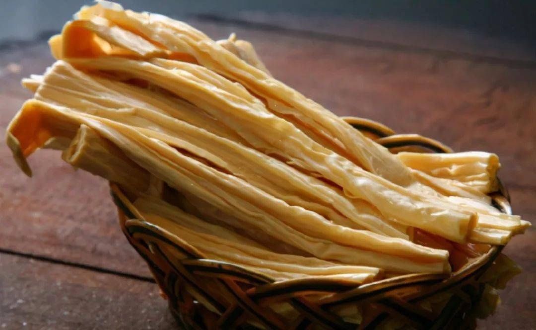 泡腐竹时，千万别用冷水泡！大厨教你一招，20分钟泡发，没硬芯