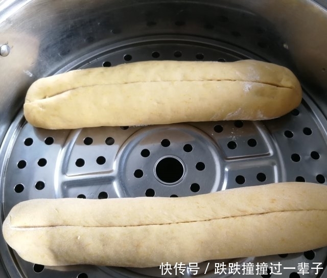  红糖核桃南瓜馒头，香甜又喧软