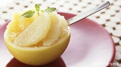 冬季吃柚子好处多，还是养生的圣品，但提个醒：2种人尽量别碰