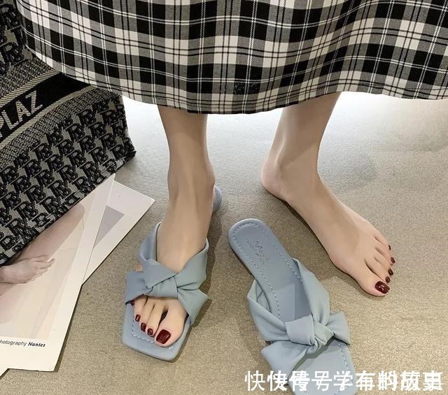 脚型 是时候穿凉鞋了!今年流行这几款,清凉显脚小!