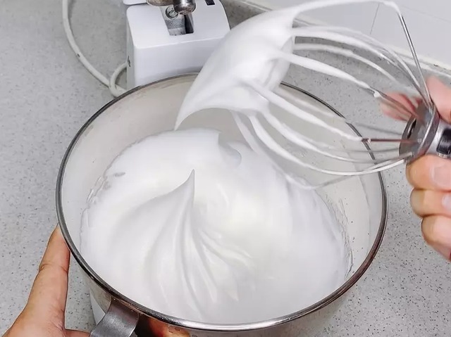 芋头控的最爱!大叔教你改良版芋泥蛋糕,香甜松软,比奶油热量低