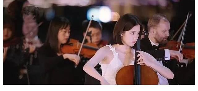 鳳凰傳奇|離開(kāi)流量，芒果臺(tái)中秋晚會(huì)收視被吊打，央視憑兩個(gè)法寶奪冠