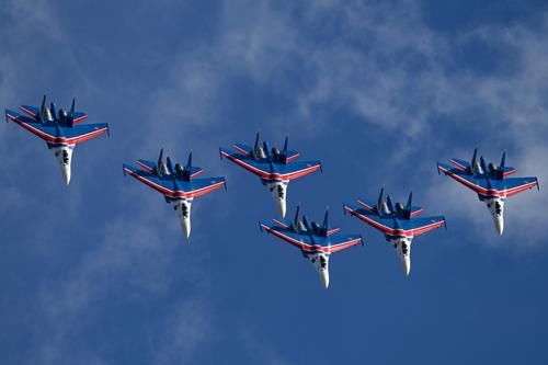 圖片 雨燕 勇士 孔雀 高空炫技 莫斯科航展特技飛行表演看點紛呈 新聞百分百