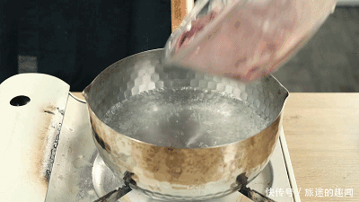 爆炒|家常菜中的补血佳品,爆炒猪肝,养肝明目还补铁,味道也是嘎嘎的