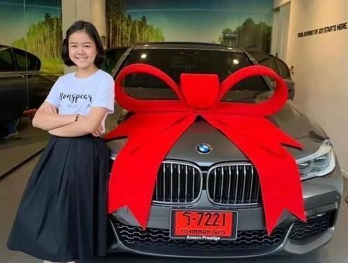 宝妈|同样“祸祸”妈妈的化妆品,别人家娃挣了120万的宝马,这就是差距