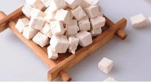 这种白色食材堪称“祛湿黄金”,每天用它煮水喝,安神、消肿、防脱发、能减肥