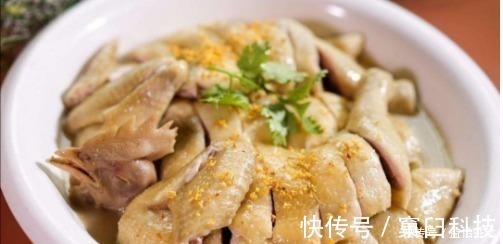 爽脆|白切鸡，不只是放姜葱，少了它，鸡皮根本不会变黄