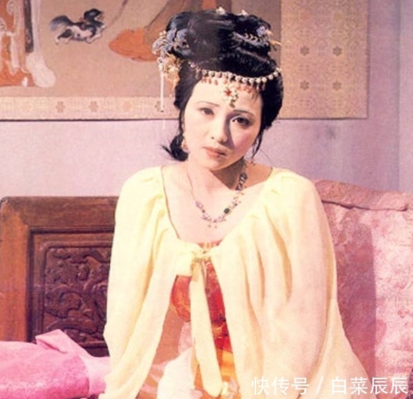 宫花|黛玉原本姓秦？她真正的身份碾压薛宝钗