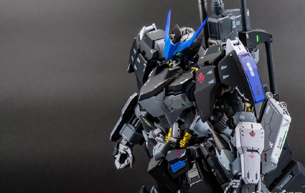 模玩控:黑色系配色,MG比例巴巴托斯第六形态高达模型